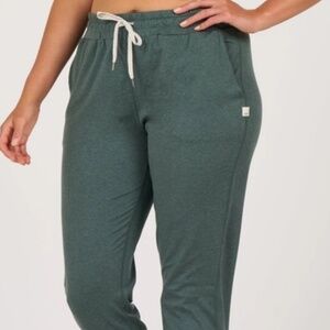 Vuori women’s performance jogger